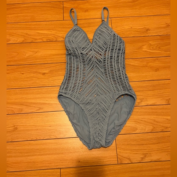 Robin Piccone 'Mitered' Convertible One-Piece Swimsuit - Picture 7 of 9